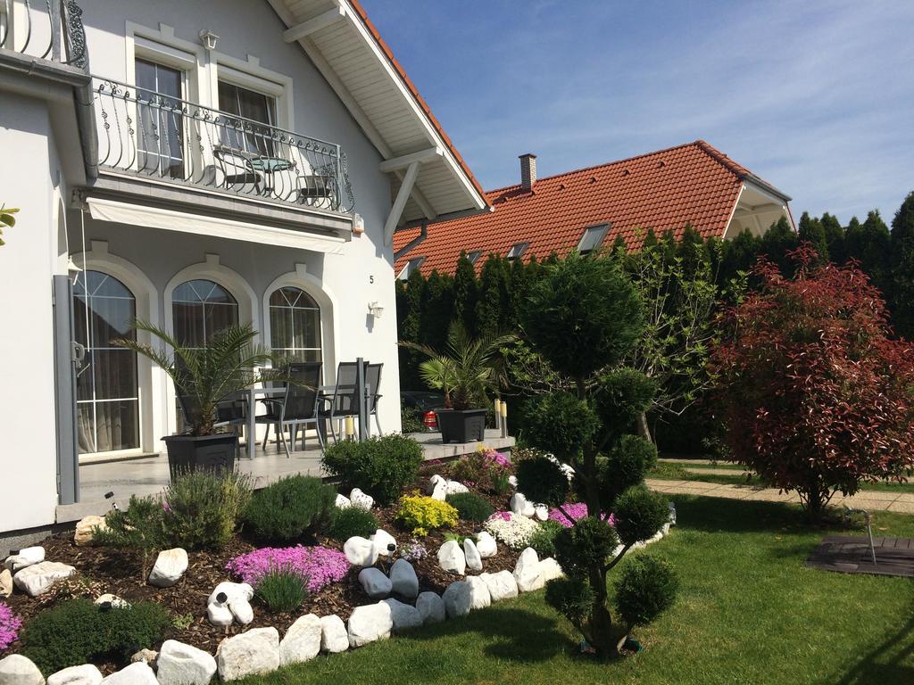 Judit Vendeghaz Bük Exteriör bild